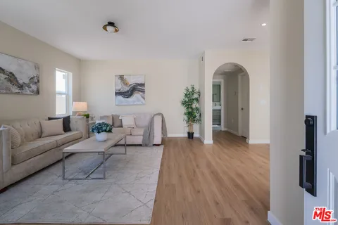 $1,250,000 | 1826 West 78th Street, Los Angeles, CA 90047