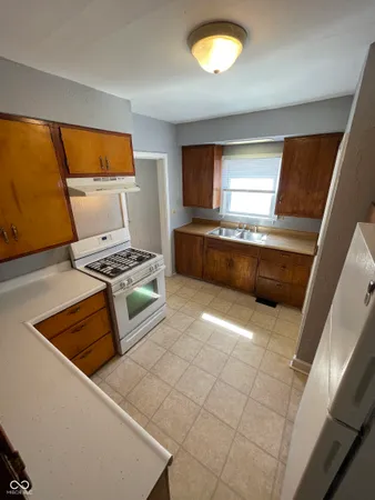 $1,050 | 822 North Emerson Avenue, Indianapolis, IN 46219