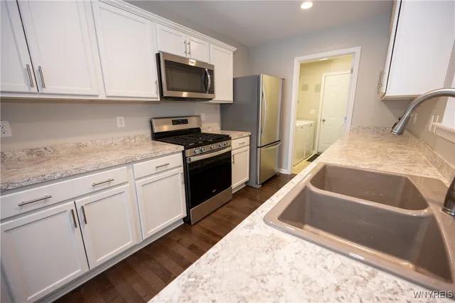 $329,900 | 4 Denton Drive, Lancaster, NY 14086