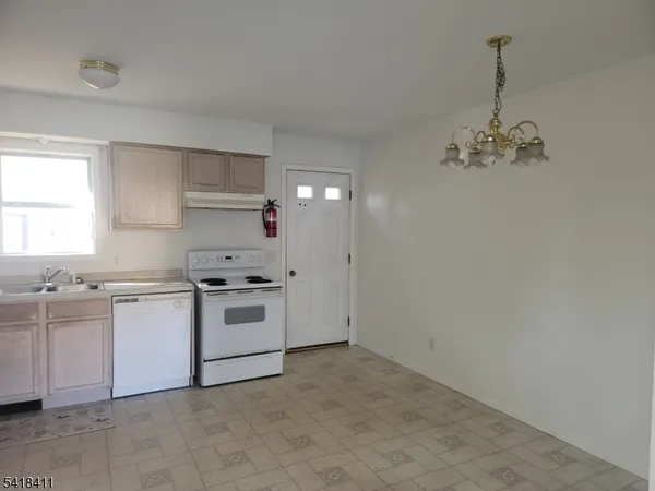 $1,585 | 309 Wagon Wheel Road, Unit B, Montague, NJ 07827