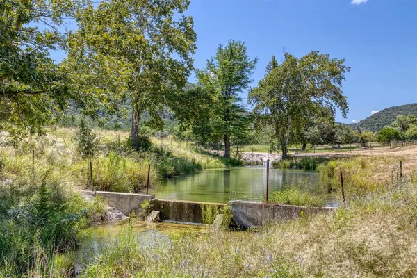 $2,500,000 | 2242 Patterson Creek Road, Leakey, TX 78873