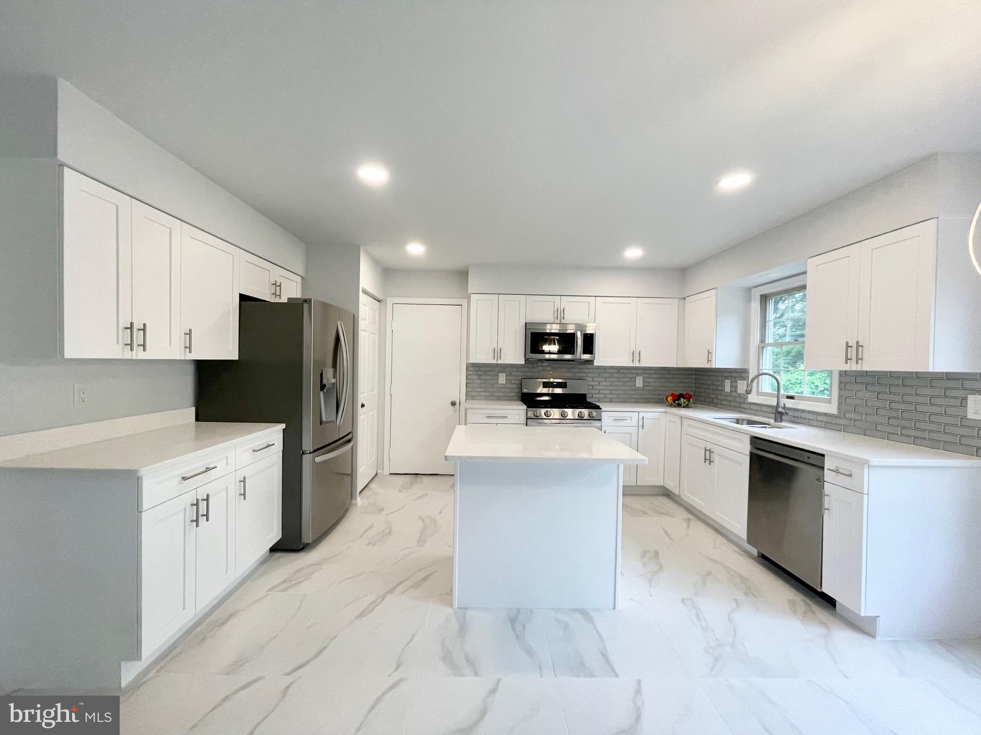 8600 Aqueduct Road Potomac, MD 20854 - Photo 11 of 66 Kitchen