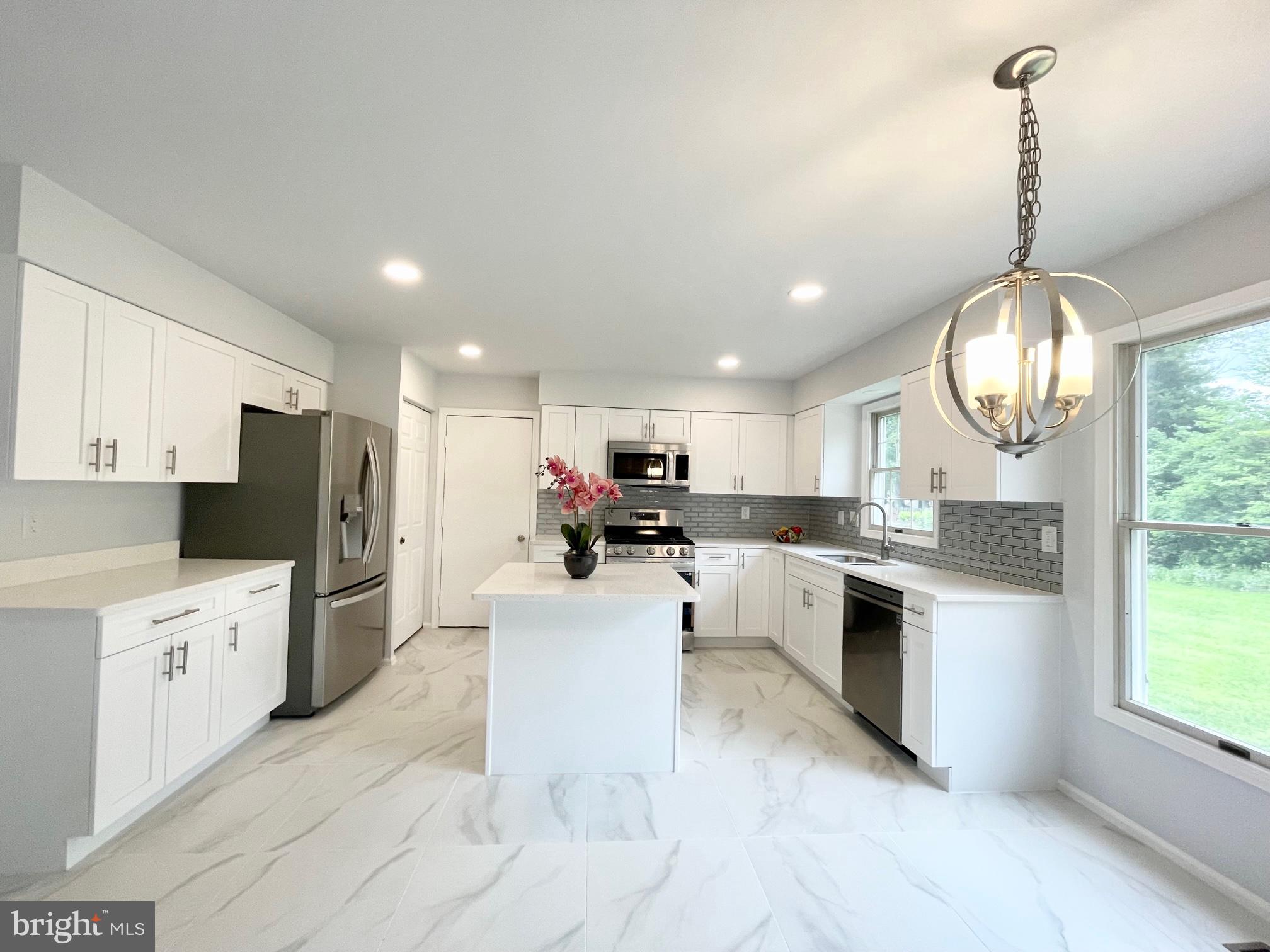 8600 Aqueduct Road Potomac, MD 20854 - Photo 15 of 66 Kitchen and Breakfast Area