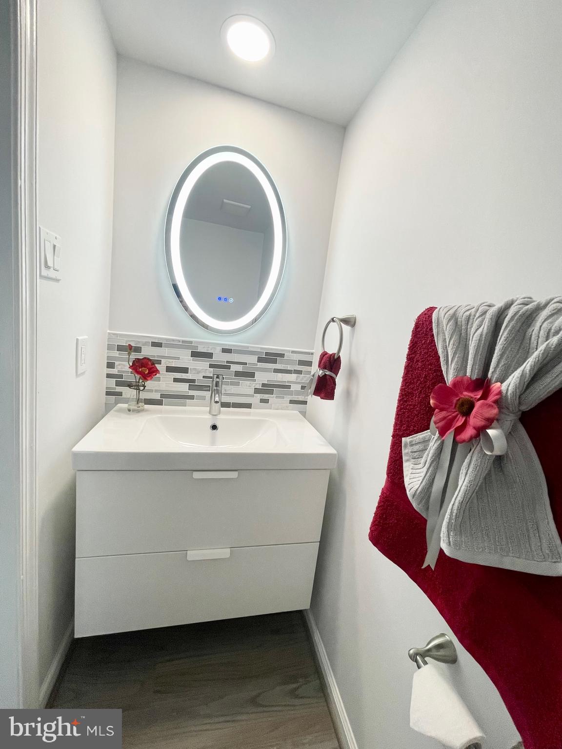 8600 Aqueduct Road Potomac, MD 20854 - Photo 22 of 66 Powder Room
