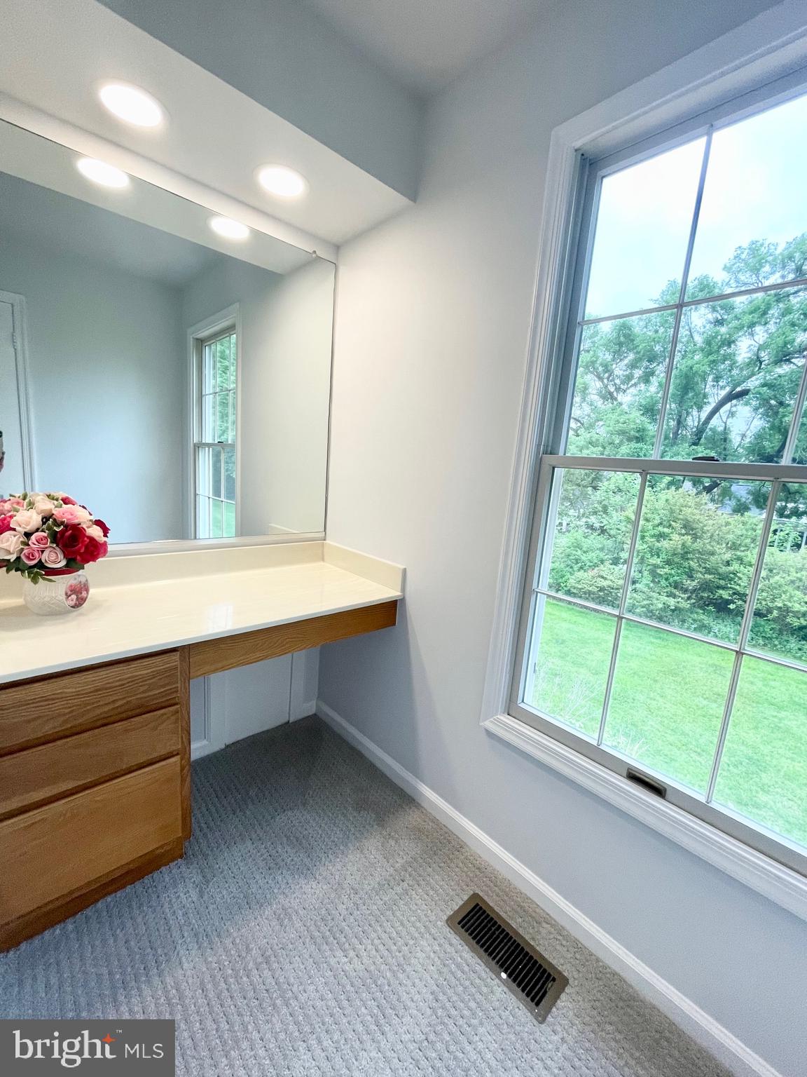 8600 Aqueduct Road Potomac, MD 20854 - Photo 28 of 66 Cosmetic Counter in Master Suite