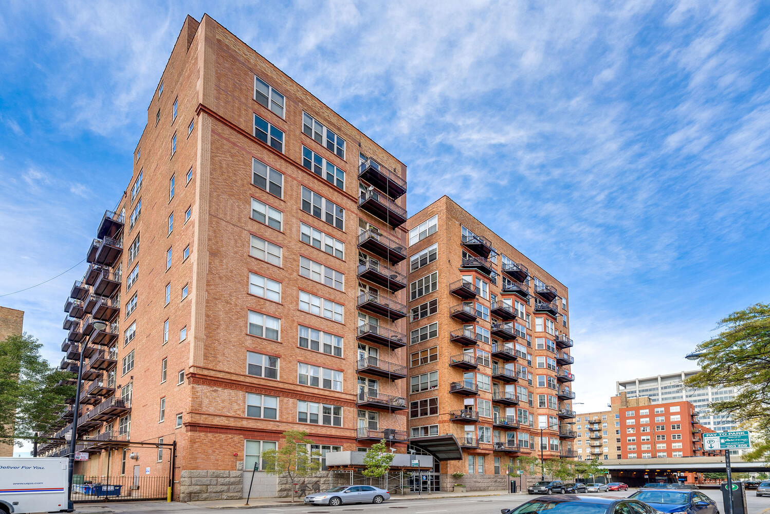 500 South Clinton Street, Unit 841 Chicago, IL 60607 - Photo 1 of 22 a view of a tall building