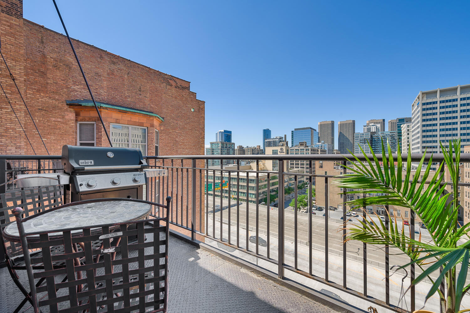 500 South Clinton Street, Unit 841 Chicago, IL 60607 - Photo 18 of 22 a view of balcony with city view