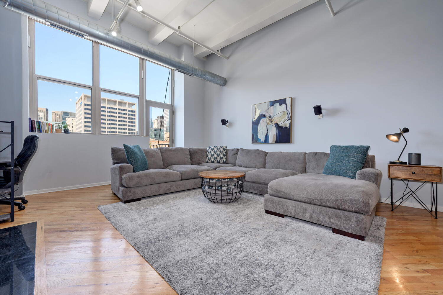 500 South Clinton Street, Unit 841 Chicago, IL 60607 - Photo 3 of 22 a living room with furniture and a large window