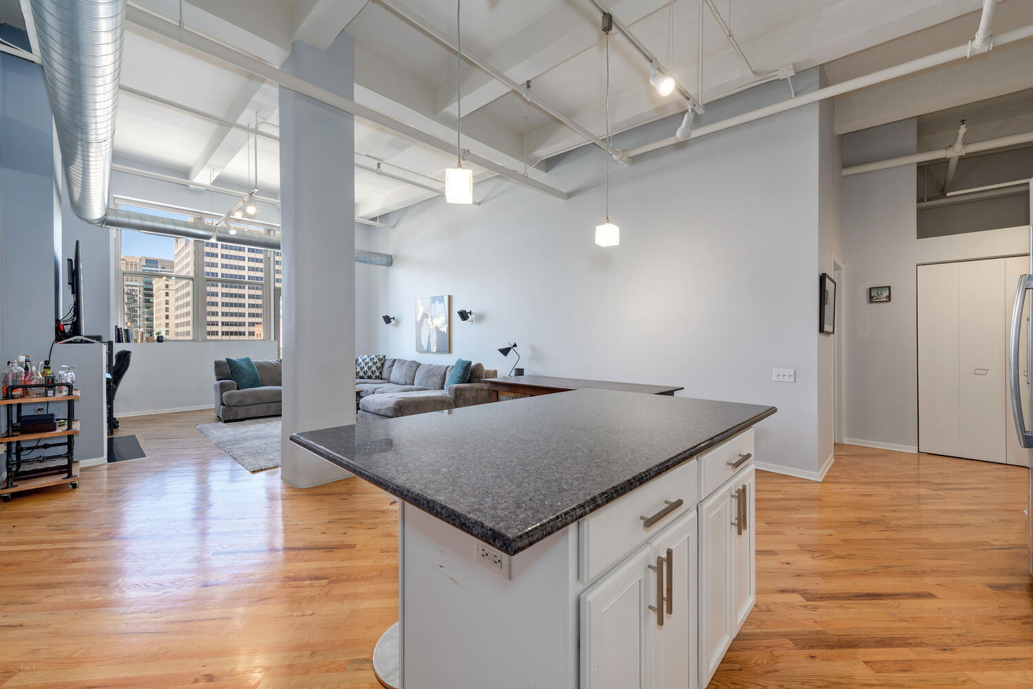 500 South Clinton Street, Unit 841 Chicago, IL 60607 - Photo 9 of 22 a kitchen with a stove and wooden floor