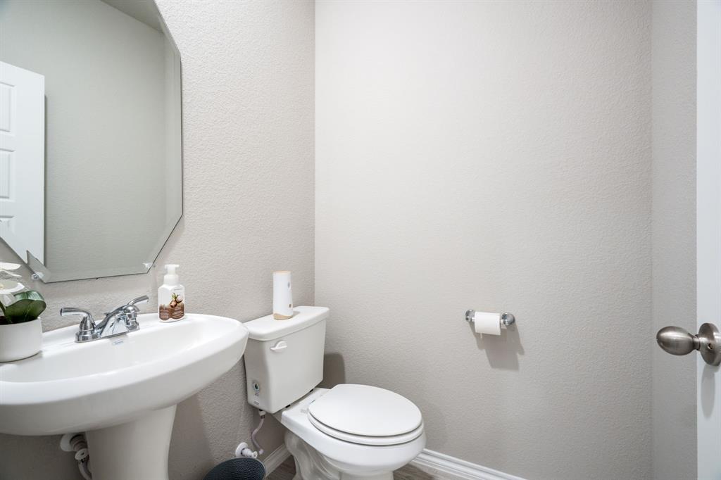 321 Pasture Drive Midlothian, TX 76065 - Photo 20 of 40 a bathroom with a sink a toilet and a mirror
