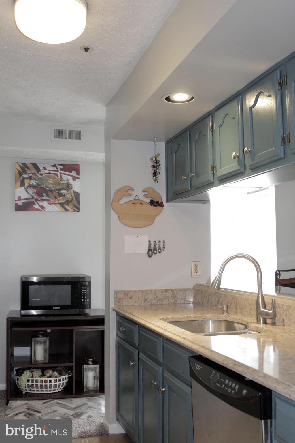 861 Deering Road, Unit 9G Pasadena, MD 21122 - Photo 13 of 31 Gallery Image 13