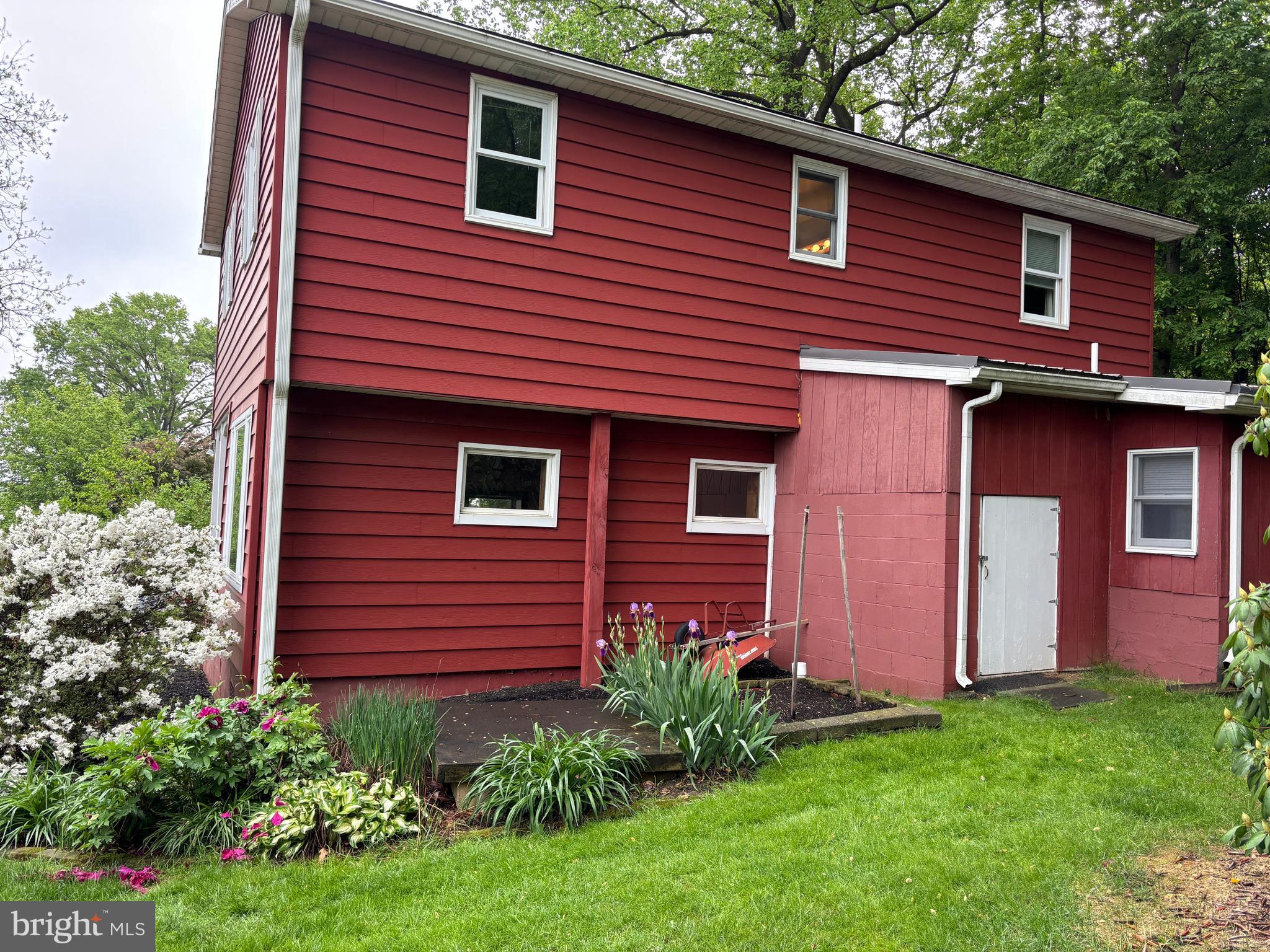 385 Kendig Road Conestoga, PA 17516 - Photo 6 of 101 a front view of a house with garden