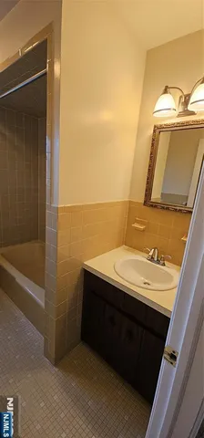 $1,850 | 1240 Van Houten Avenue, Unit 5B, Clifton, NJ 07013