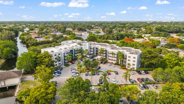 $295,000 | 1021 Mockingbird Lane, Unit 211, Plantation, FL 33324