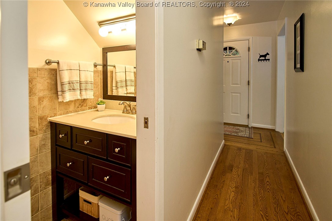 1711 Rolling Hills Road Charleston, WV 25314 - Photo 13 of 41 Gallery Image 13