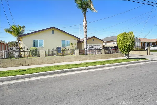 $3,895 | 10529 South Truro Avenue, Inglewood, CA 90304