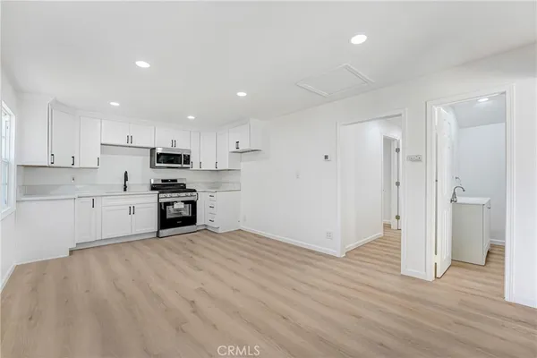 $3,895 | 10529 South Truro Avenue, Inglewood, CA 90304