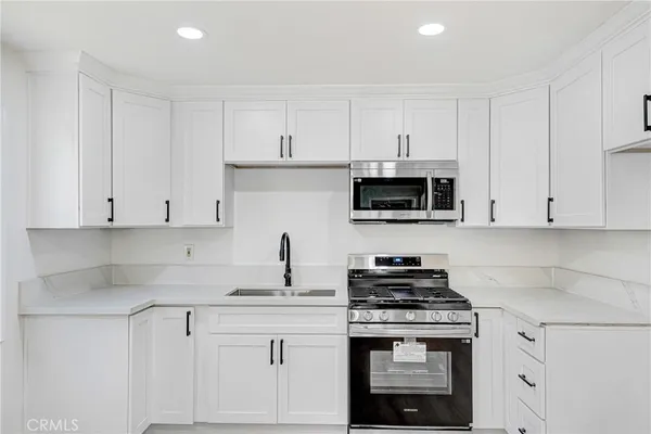 $3,895 | 10529 South Truro Avenue, Inglewood, CA 90304