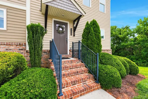 $389,900 | 1232 Commonwealth Circle, Forest, VA 24551