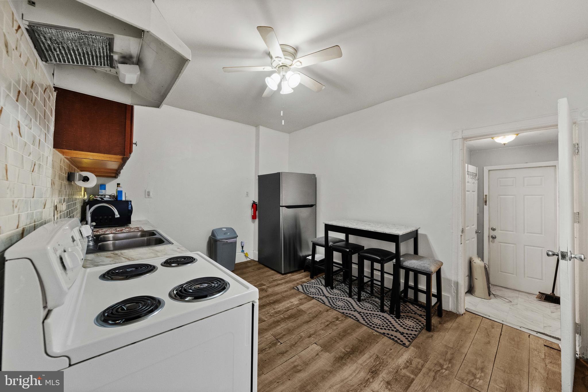 489 West Hanover Street Trenton, NJ 08618 - Photo 16 of 45