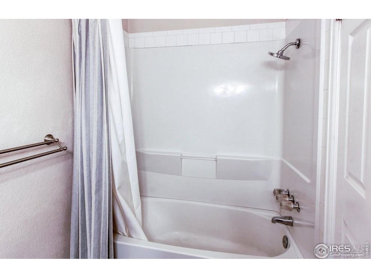 925 Columbia Road, Unit 111 Fort Collins, CO 80525 - Photo 15 of 16 Bathroom