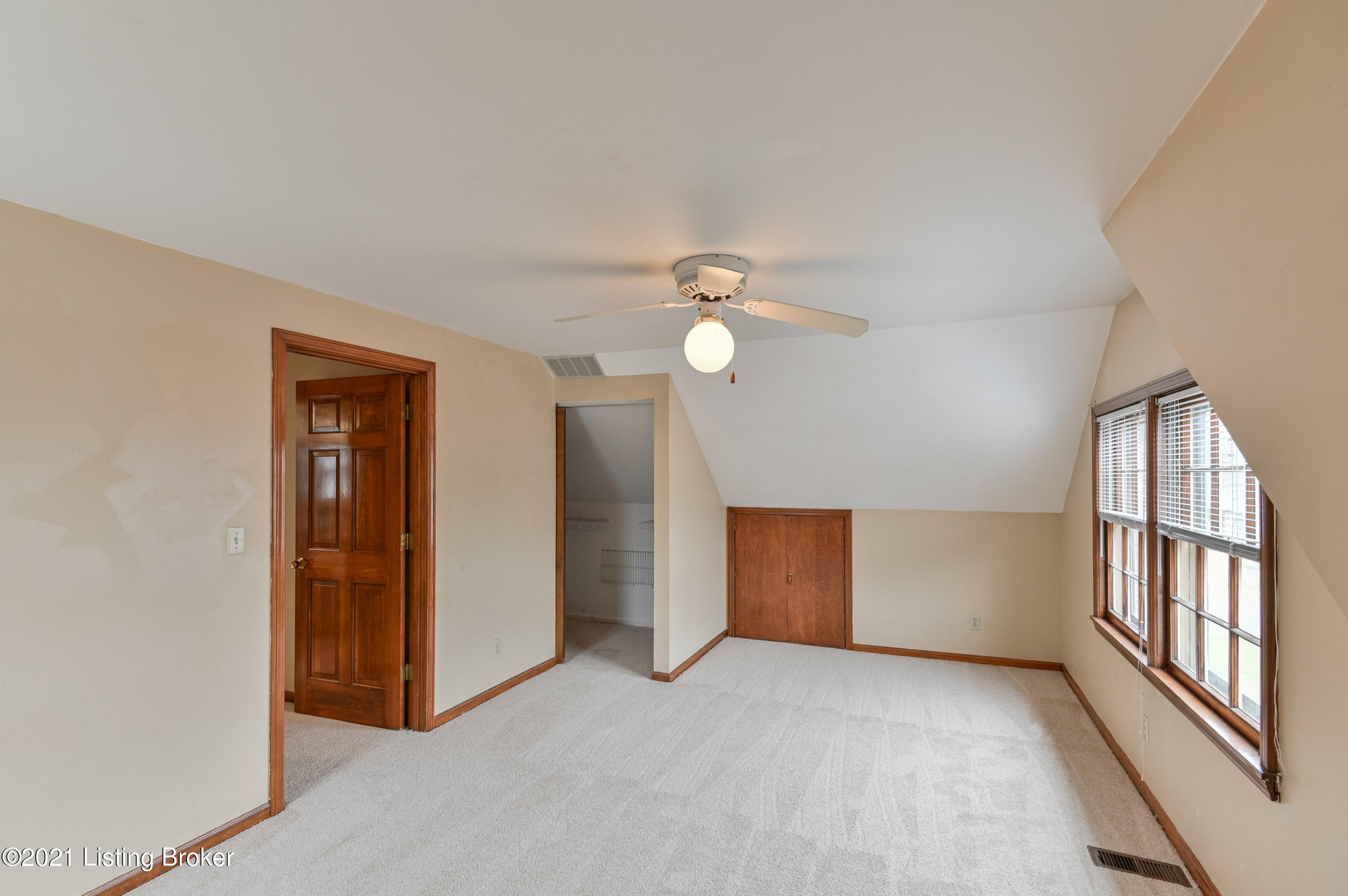 218 Ring Road Louisville, KY 40207 - Photo 35 of 48 038 - 20210311 2364