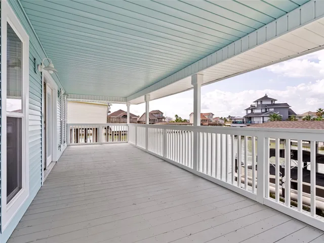 $2,900 | 1322 Oahu Drive, Tiki Island, TX 77554