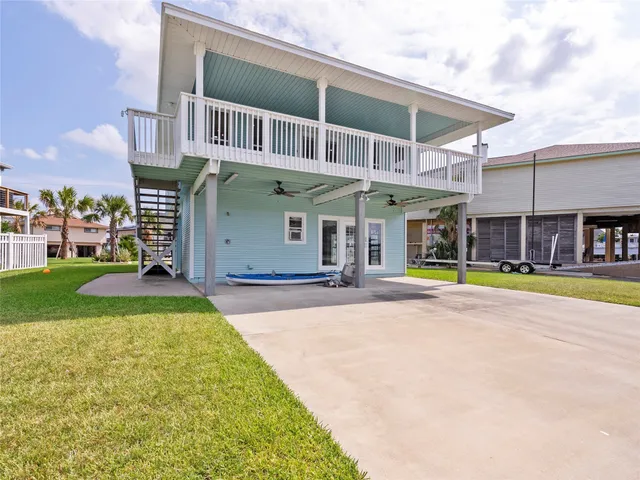 $2,900 | 1322 Oahu Drive, Tiki Island, TX 77554