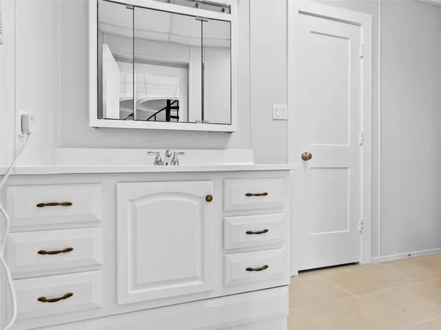 $2,900 | 1322 Oahu Drive, Tiki Island, TX 77554