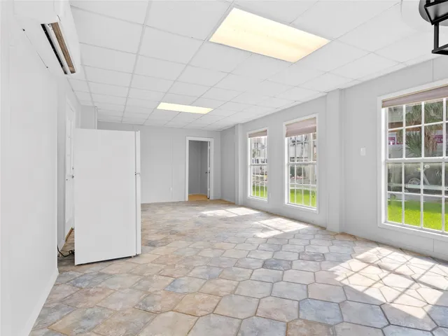 $2,900 | 1322 Oahu Drive, Tiki Island, TX 77554