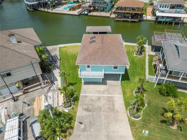 $2,900 | 1322 Oahu Drive, Tiki Island, TX 77554