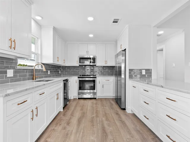 $2,900 | 1322 Oahu Drive, Tiki Island, TX 77554