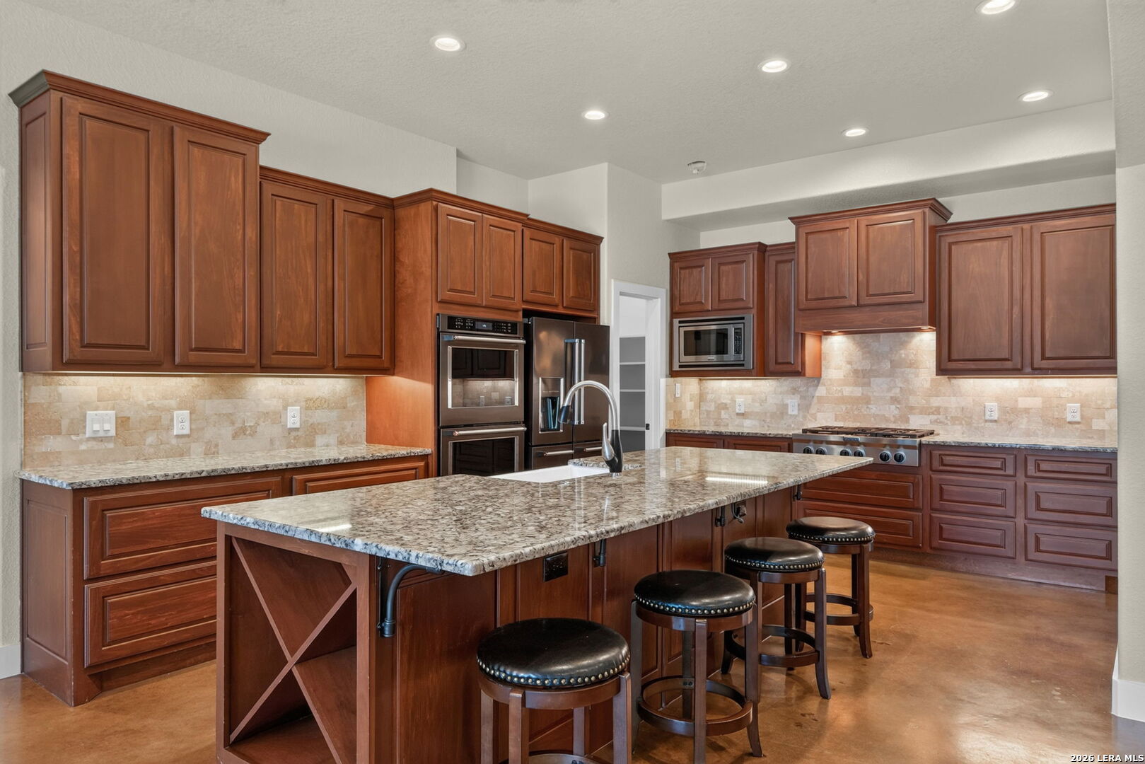 979 Long Meadow Spring Branch, TX 78070 - Photo 4 of 50 Gallery Image 4