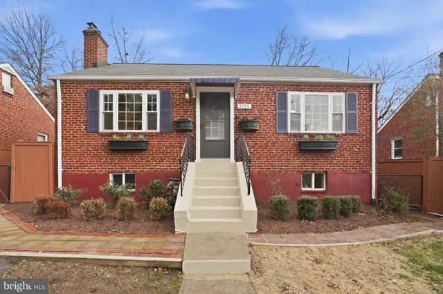 $699,900 | 2109 South Quebec Street, Arlington, VA 22204