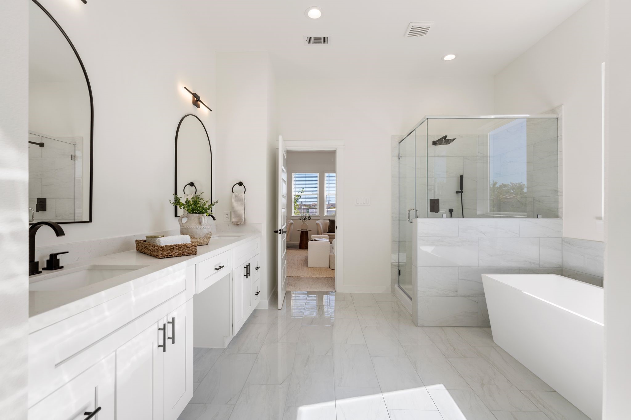 1215 Sampson Street Houston, TX 77003 - Photo 19 of 35 Primary bedroom's ensuite bathroom features dual sinks, soaking tub, and separate walk-in shower.