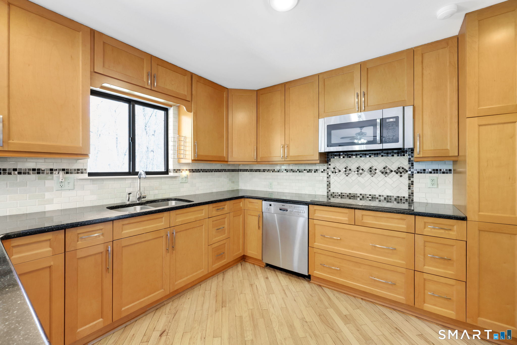 18 Ledgewood Road Redding, CT 06896 - Photo 14 of 38