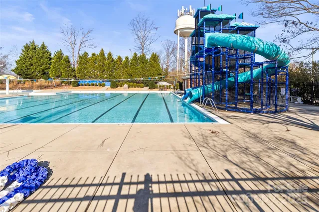 a view of an outdoor space