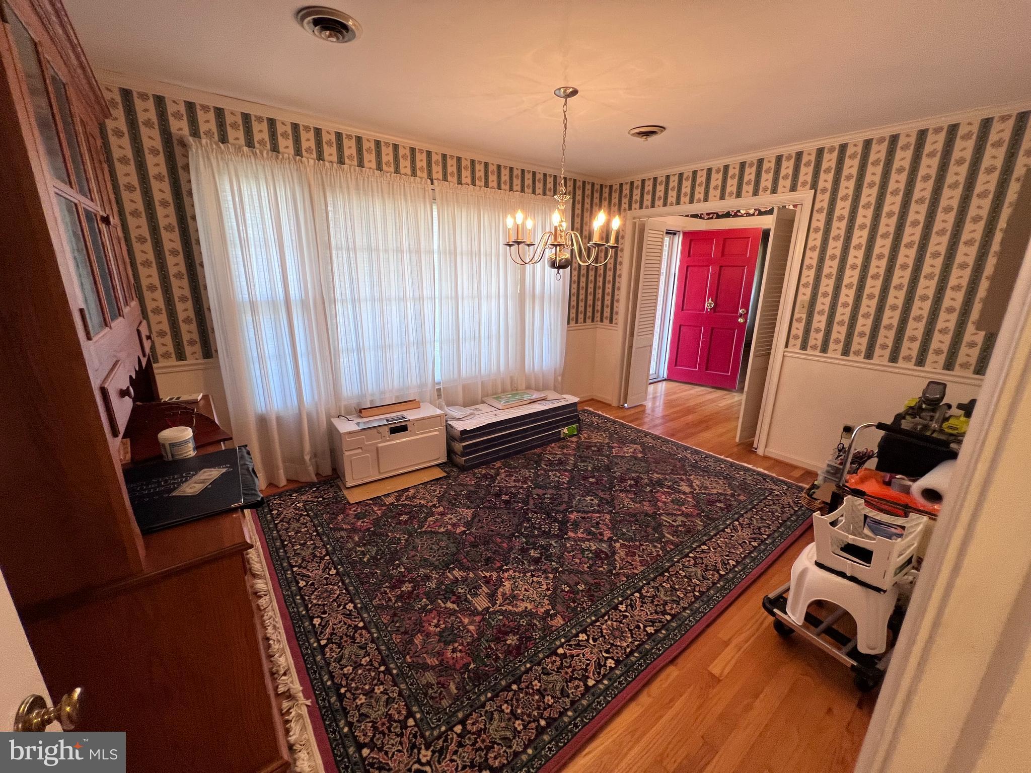 7119 Academy Road Warrenton, VA 20187 - Photo 11 of 21 en suite bathroom with shower and window