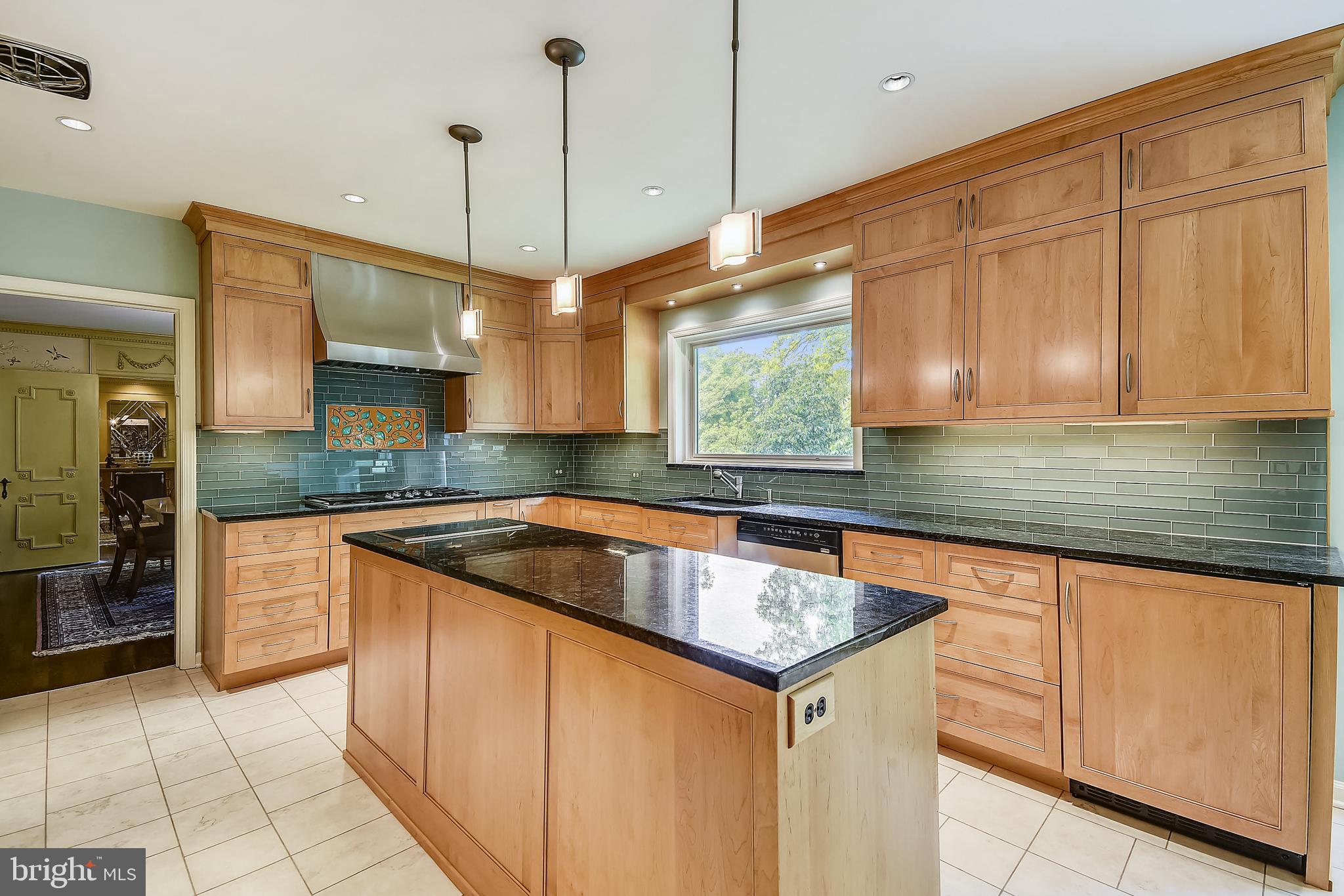 7200 Nevis Road Bethesda, MD 20817 - Photo 5 of 50 Large Center Island
