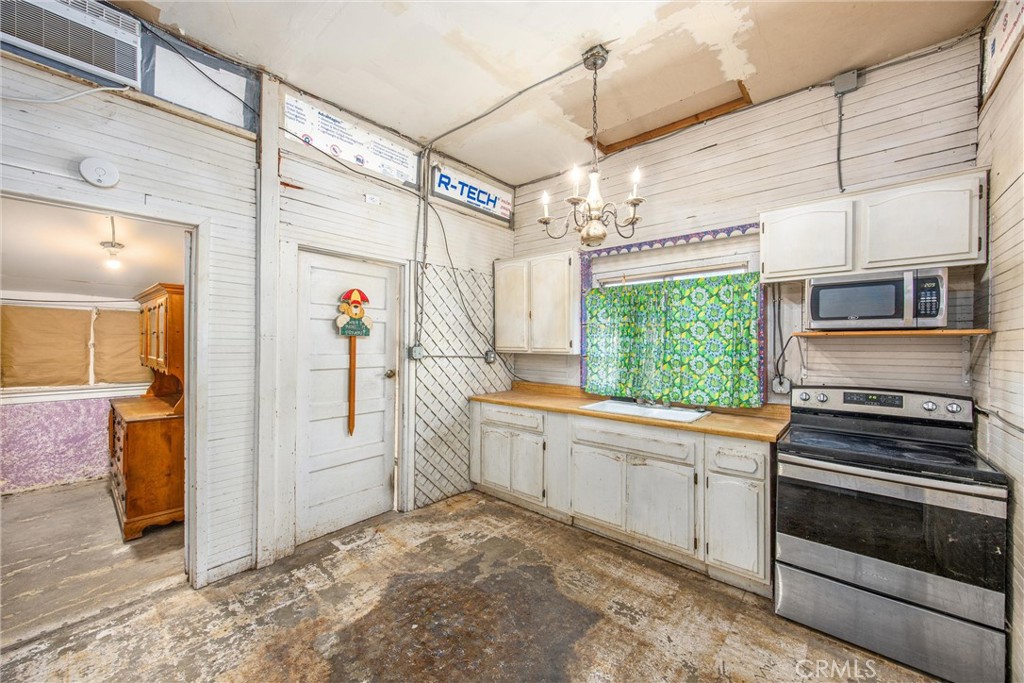 9099 Cajalco Road Corona, CA 92881 - Photo 41 of 70