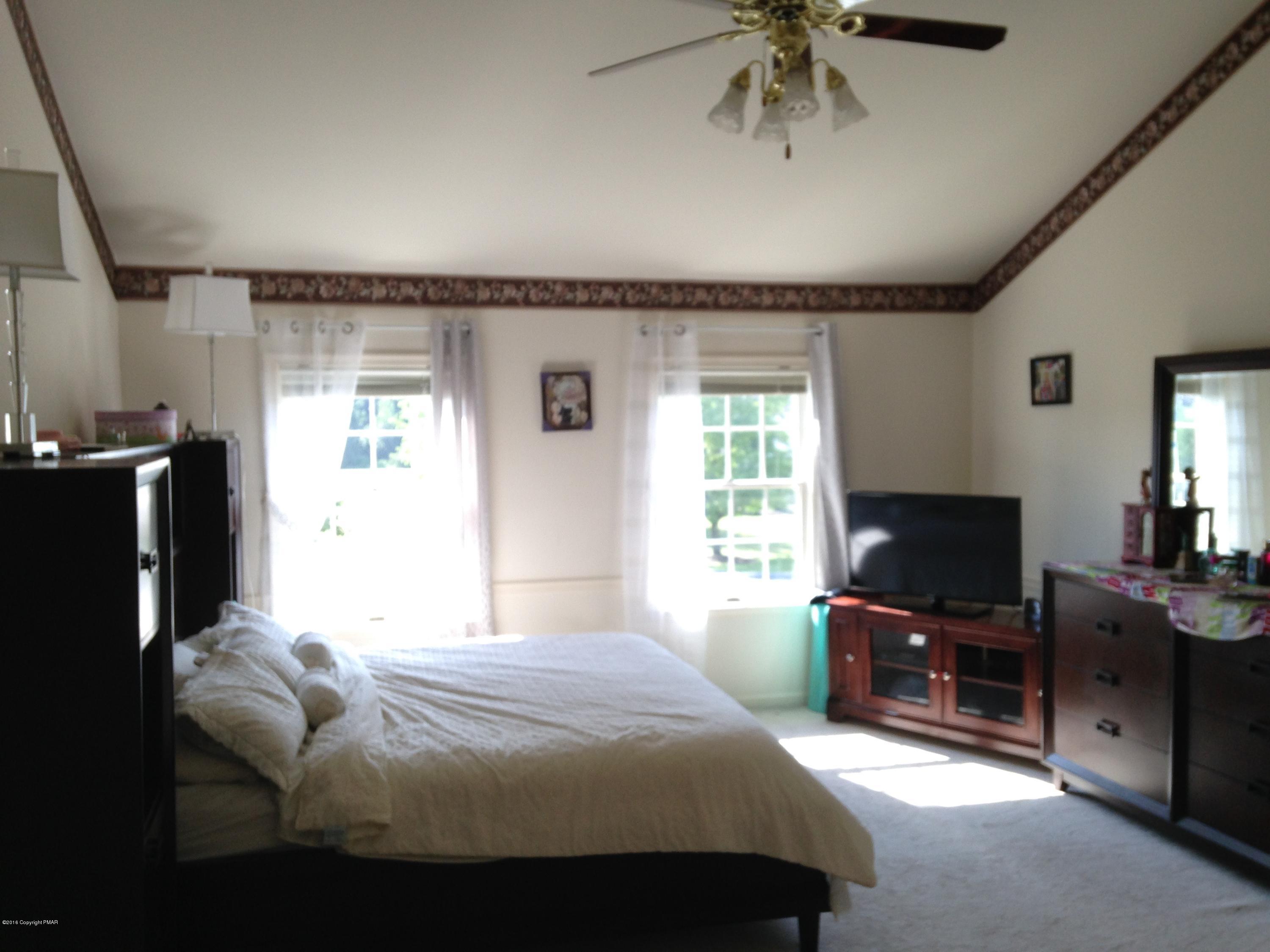 5539 Bridle Road Stroudsburg, PA 18360 - Photo 22 of 33 Master Bedroom