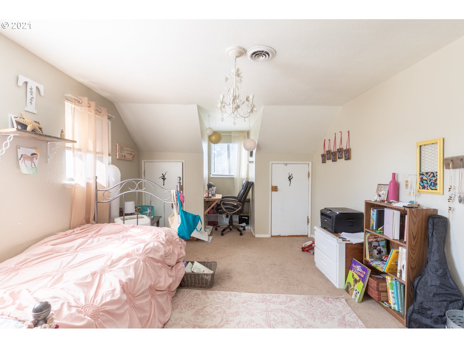 32575 Baxter Road Hermiston, OR 97838 - Photo 19 of 32 a bedroom with a bed a large mirror and a chandelier