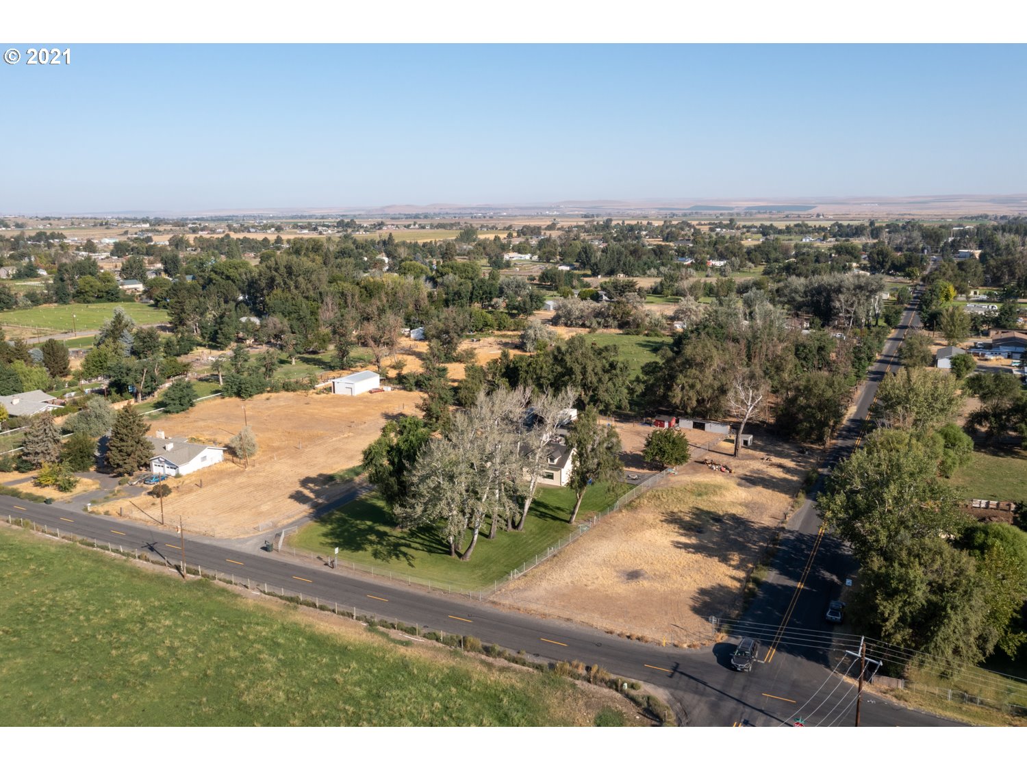 32575 Baxter Road Hermiston, OR 97838 - Photo 23 of 32 an aerial view of a city