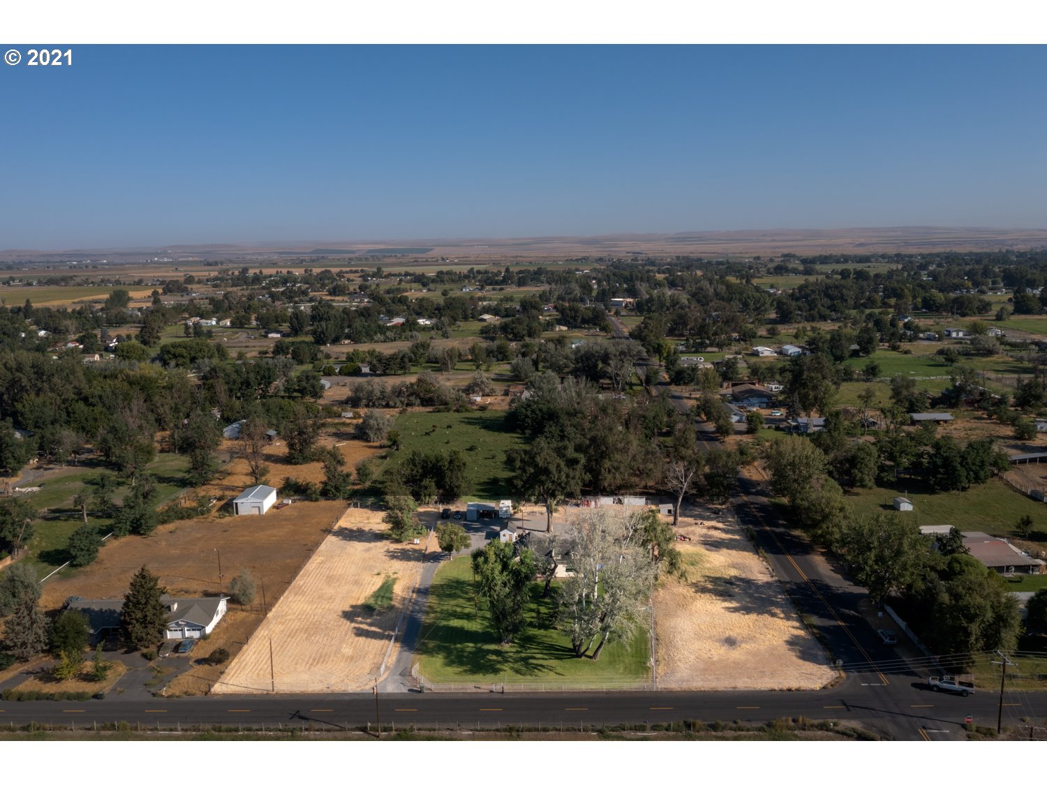 32575 Baxter Road Hermiston, OR 97838 - Photo 24 of 32 an aerial view of a house with a yard