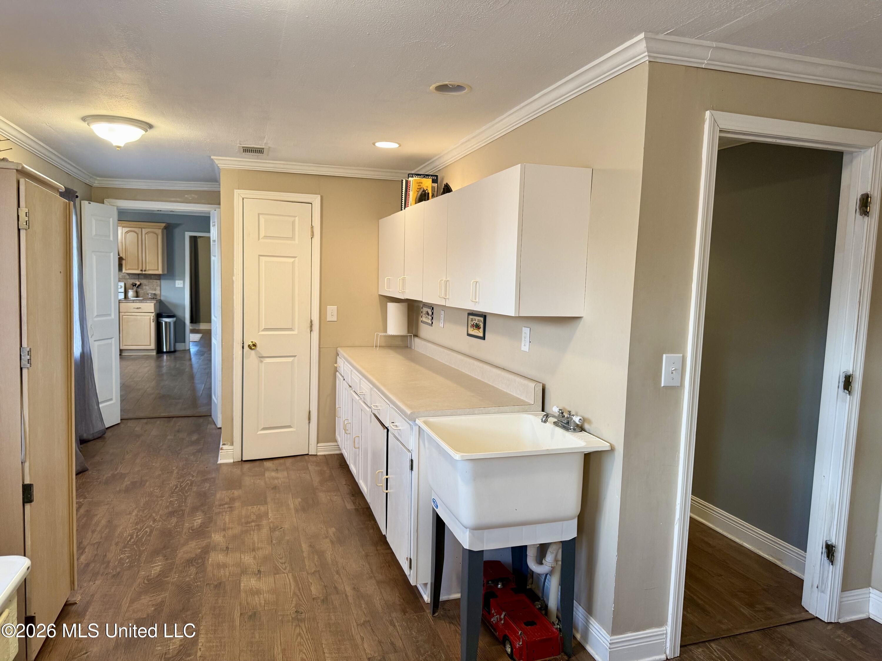 726 Neal Road Forest, MS 39074 - Photo 17 of 26 Laundry Room