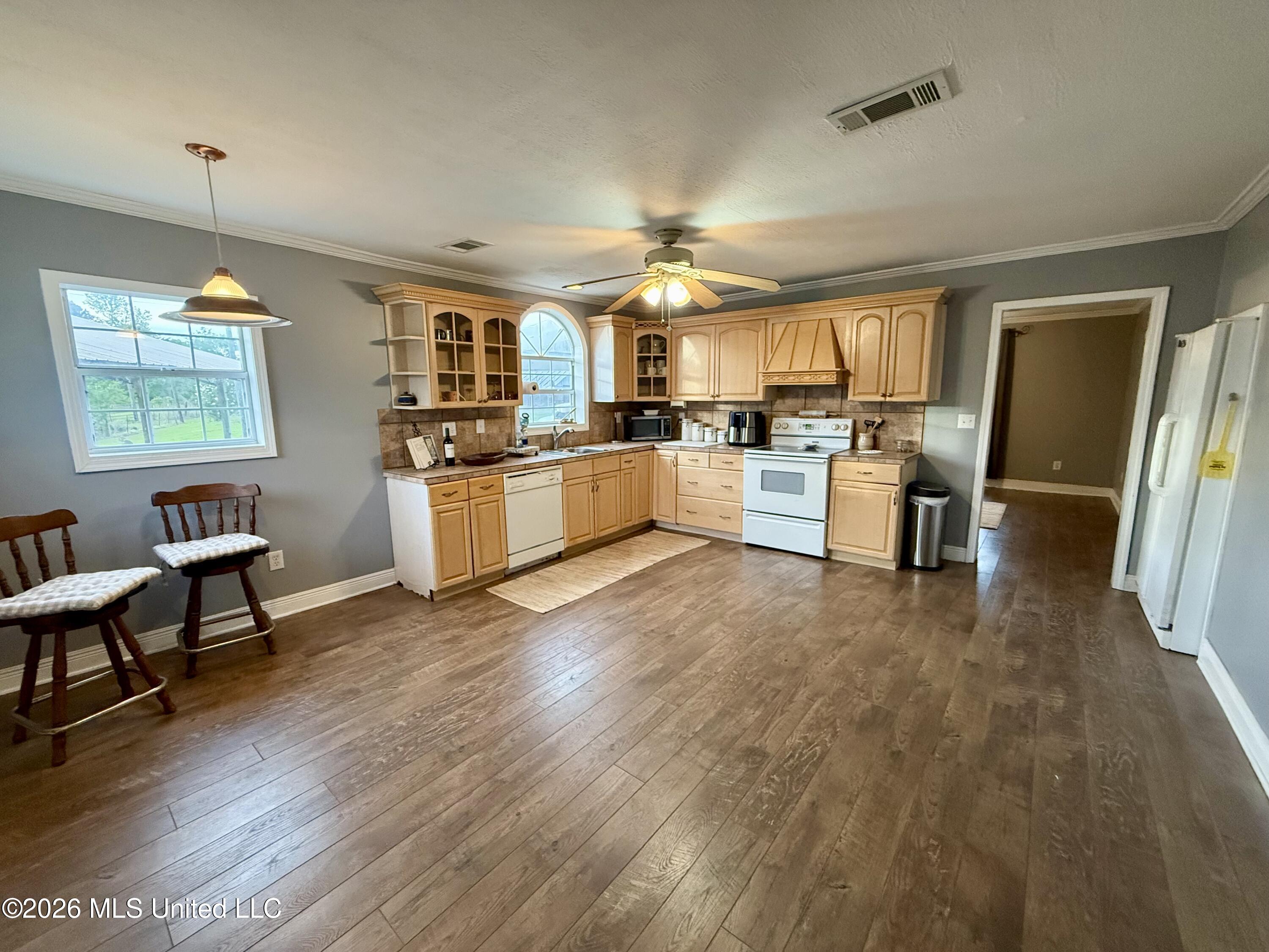 726 Neal Road Forest, MS 39074 - Photo 7 of 26 Kitchen
