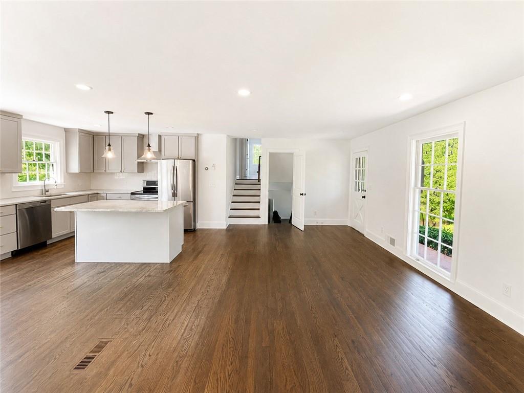 4586 Peachtree Dunwoody Road Atlanta, GA 30342 - Photo 4 of 15