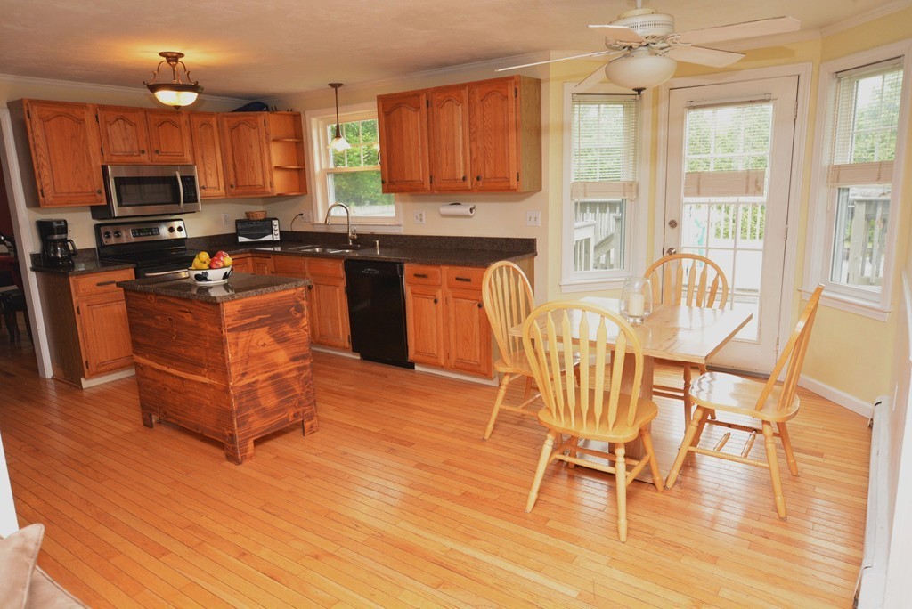 28 Vincent Road Attleboro, MA 02703 - Photo 4 of 29 Gallery Image 4