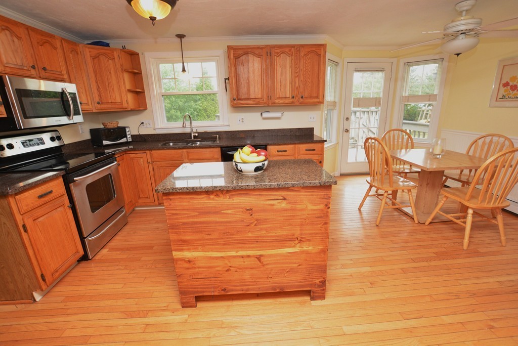 28 Vincent Road Attleboro, MA 02703 - Photo 5 of 29 Gallery Image 5