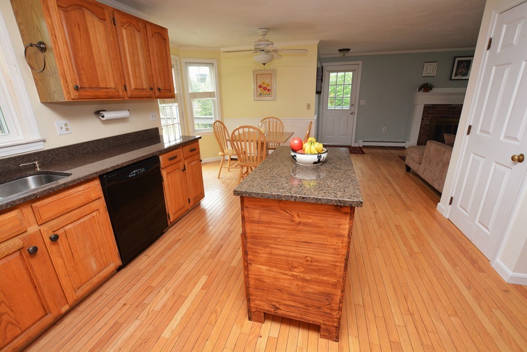 28 Vincent Road Attleboro, MA 02703 - Photo 7 of 29 Gallery Image 7